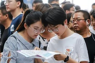 戴伟浚庆祝国足2-1胜泰国：追风赶月莫停留，平芜尽处是春山